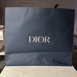 ✨✨Luxury Designer Bags and Boxes for Sale!
DIOR HUGE BAG FOR SALE✨✨26x21 1/2 x9